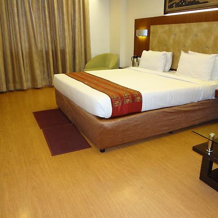 Hotel Budhil Park Visakhapatnam Bagian luar foto