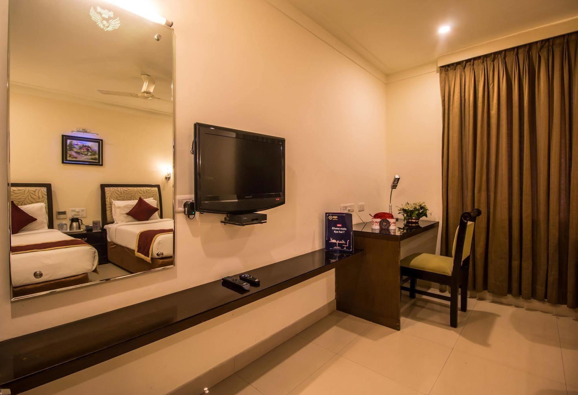 Hotel Budhil Park Visakhapatnam Bagian luar foto