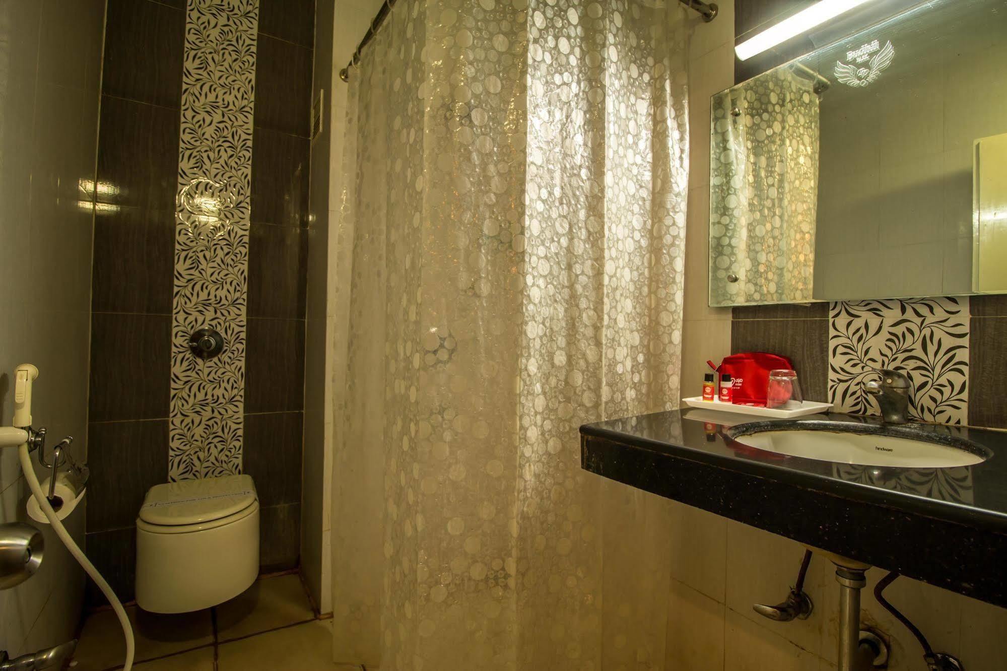 Hotel Budhil Park Visakhapatnam Bagian luar foto