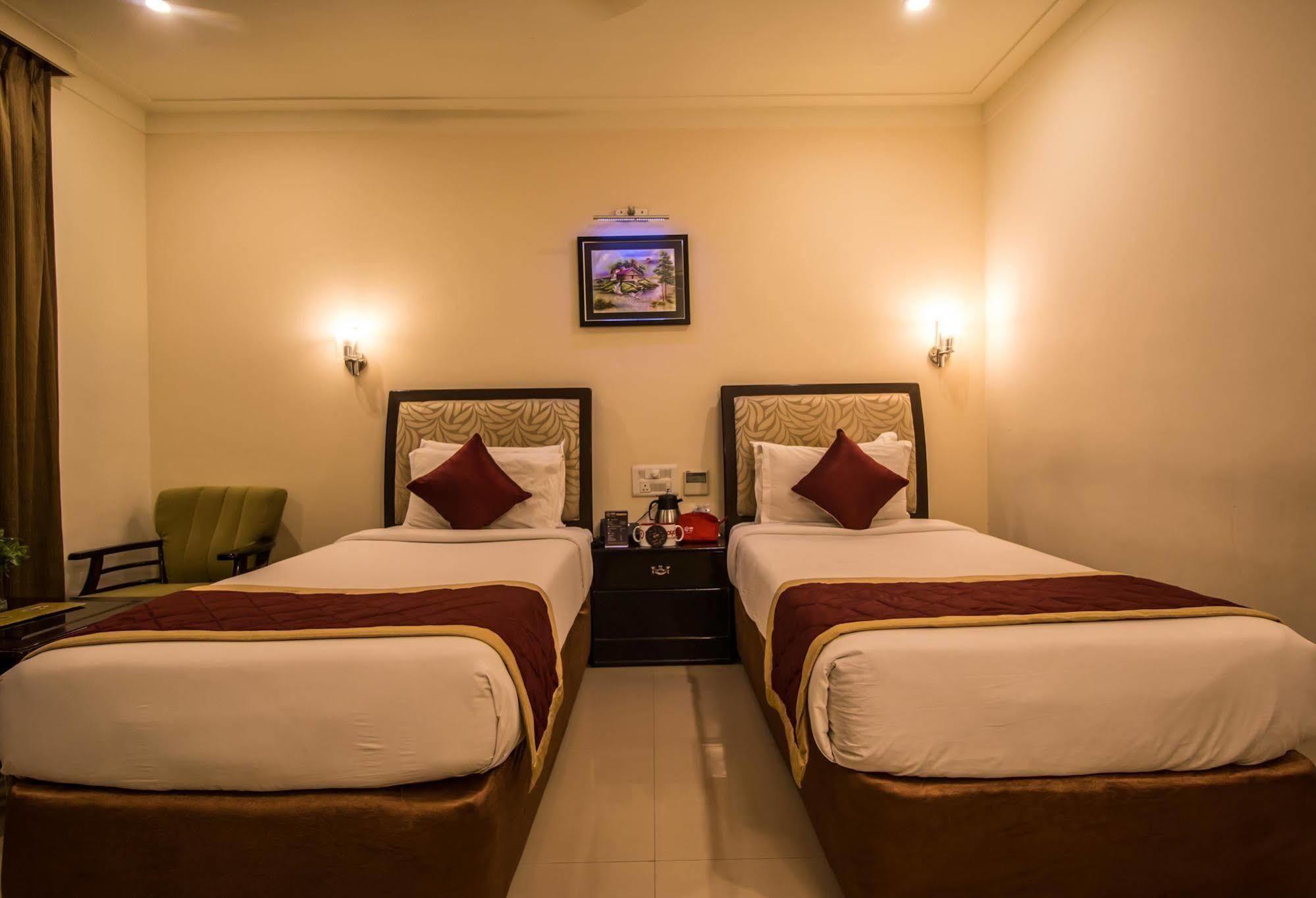 Hotel Budhil Park Visakhapatnam Bagian luar foto