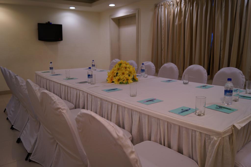 Hotel Budhil Park Visakhapatnam Bagian luar foto