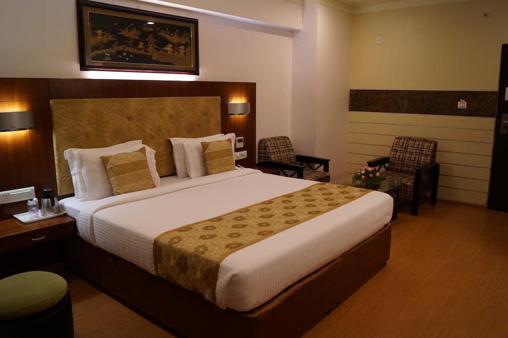 Hotel Budhil Park Visakhapatnam Bagian luar foto