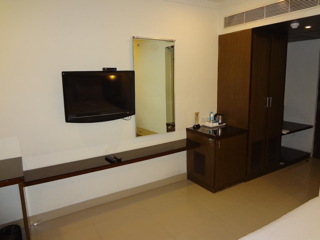 Hotel Budhil Park Visakhapatnam Bagian luar foto