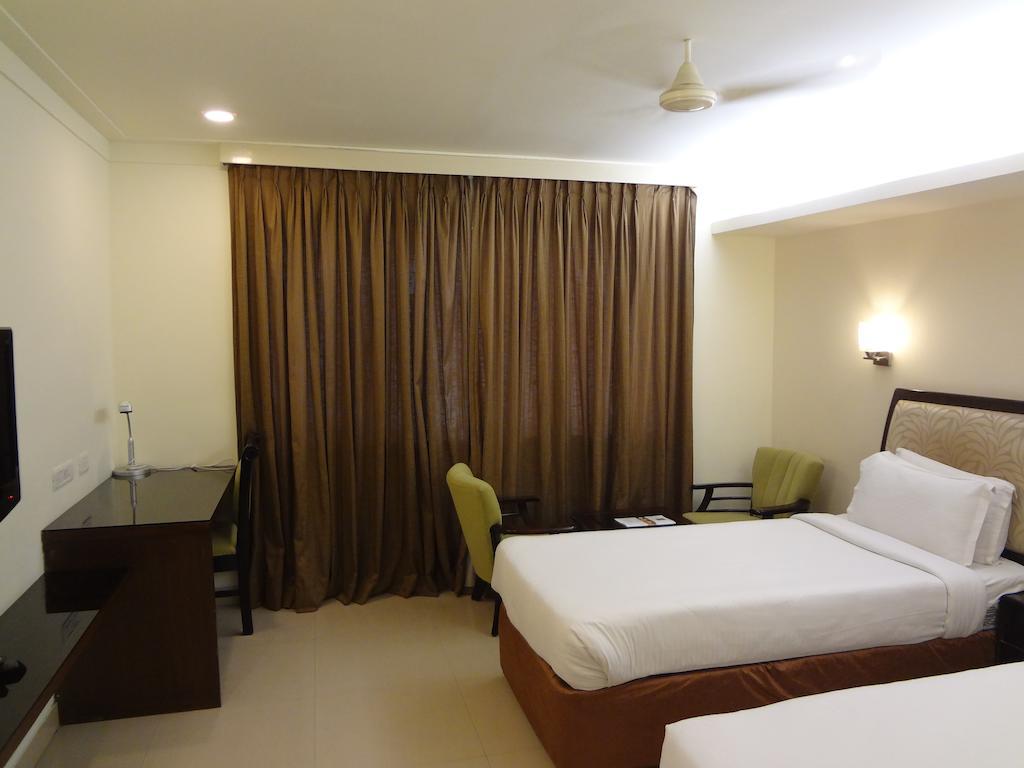 Hotel Budhil Park Visakhapatnam Bagian luar foto