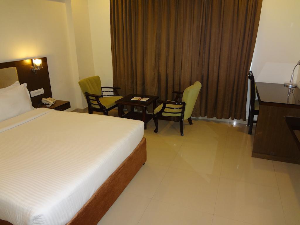 Hotel Budhil Park Visakhapatnam Bagian luar foto