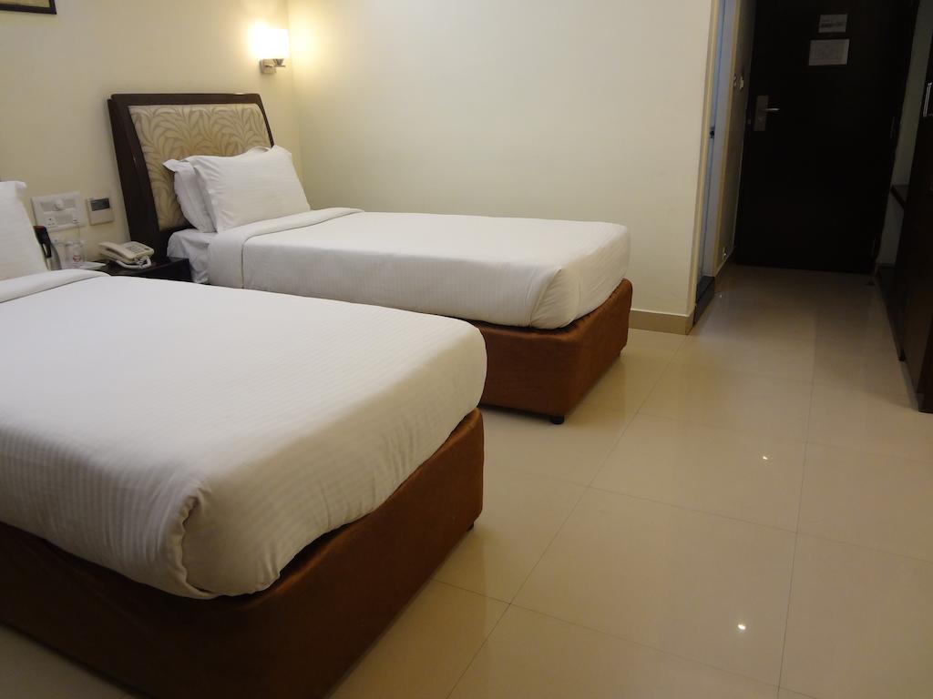 Hotel Budhil Park Visakhapatnam Bagian luar foto