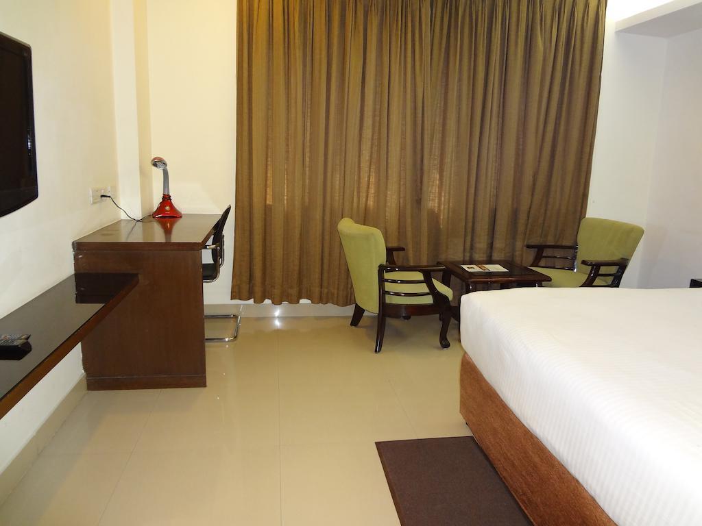 Hotel Budhil Park Visakhapatnam Bagian luar foto