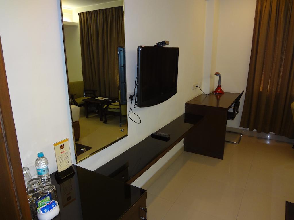 Hotel Budhil Park Visakhapatnam Bagian luar foto