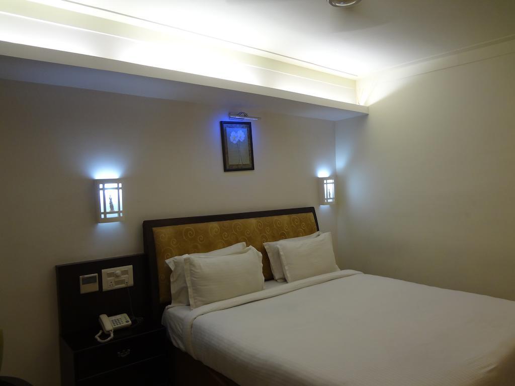 Hotel Budhil Park Visakhapatnam Bagian luar foto