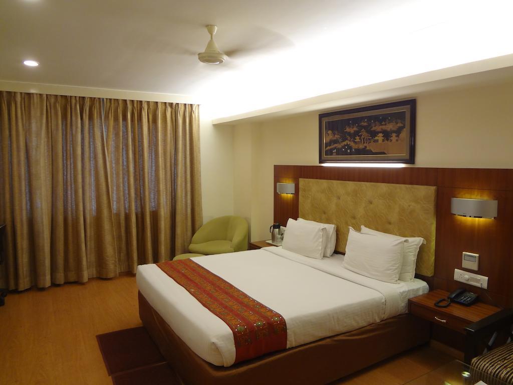 Hotel Budhil Park Visakhapatnam Bagian luar foto