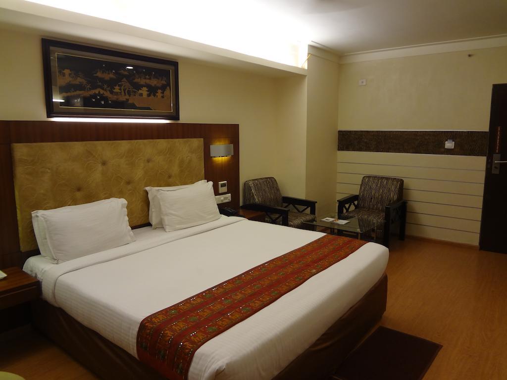Hotel Budhil Park Visakhapatnam Bagian luar foto